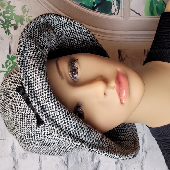 Unknown Accessories - LADIES BLACK & WHITE HAT